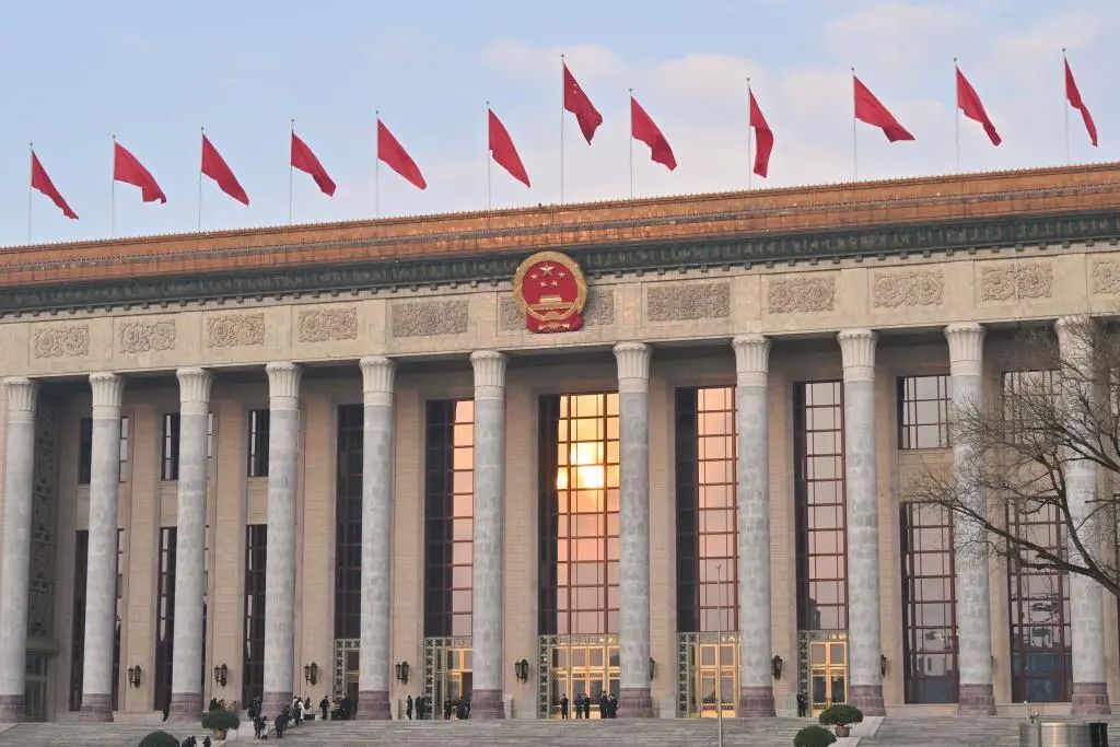 李強(qiáng)提到：新型儲(chǔ)能、“沙戈荒”、海上風(fēng)電